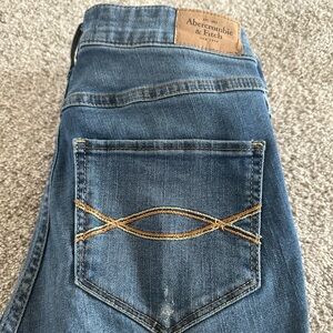 A&F SKINNY JEANS